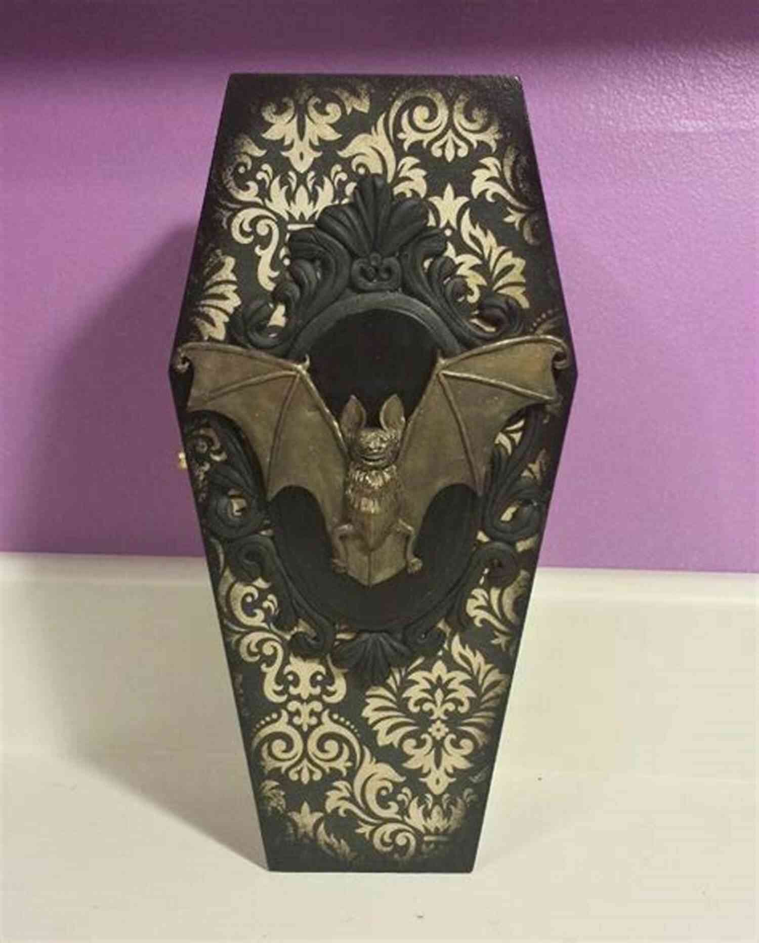 A Completed Keepsake Box With Bat Design Going Batty Keepsake Box : Halloween Plastic Canvas Pattern