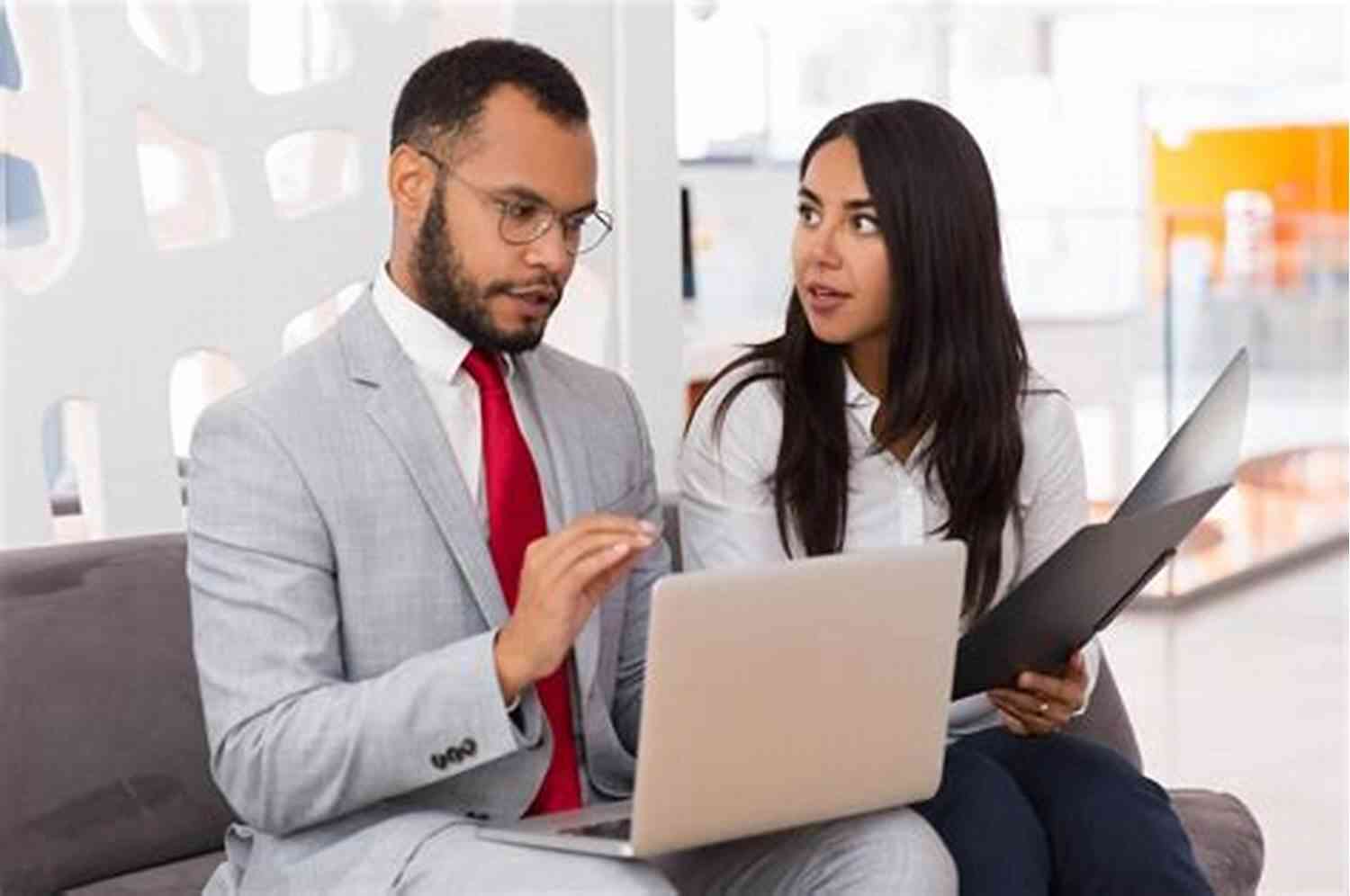 A Successful Mentor Emphasizing The Importance Of Building Strong Relationships, With The Keyword 'mentor Strong Relationships' In The Alt Attribute. Lessons Learned From Anthony Robbins: Life Lessons From Successful Mentors (Life Lessons For Success In Life Business And Beyond)