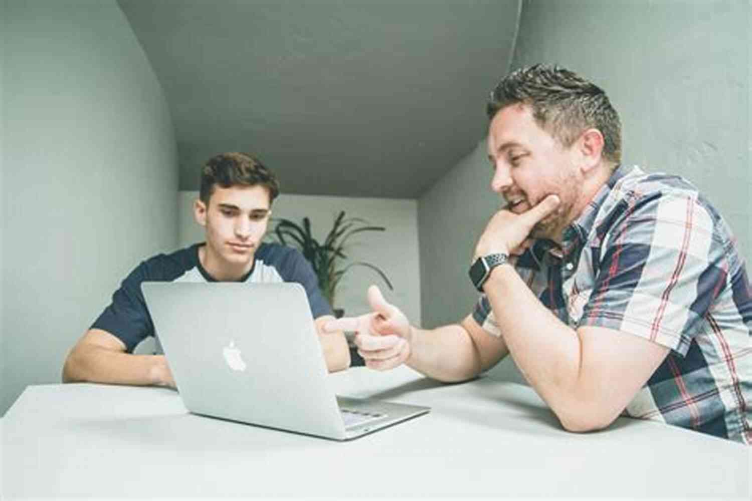 A Successful Mentor Guiding Their Mentee With The Keyword 'successful Mentor Resilience' In The Alt Attribute. Lessons Learned From Anthony Robbins: Life Lessons From Successful Mentors (Life Lessons For Success In Life Business And Beyond)
