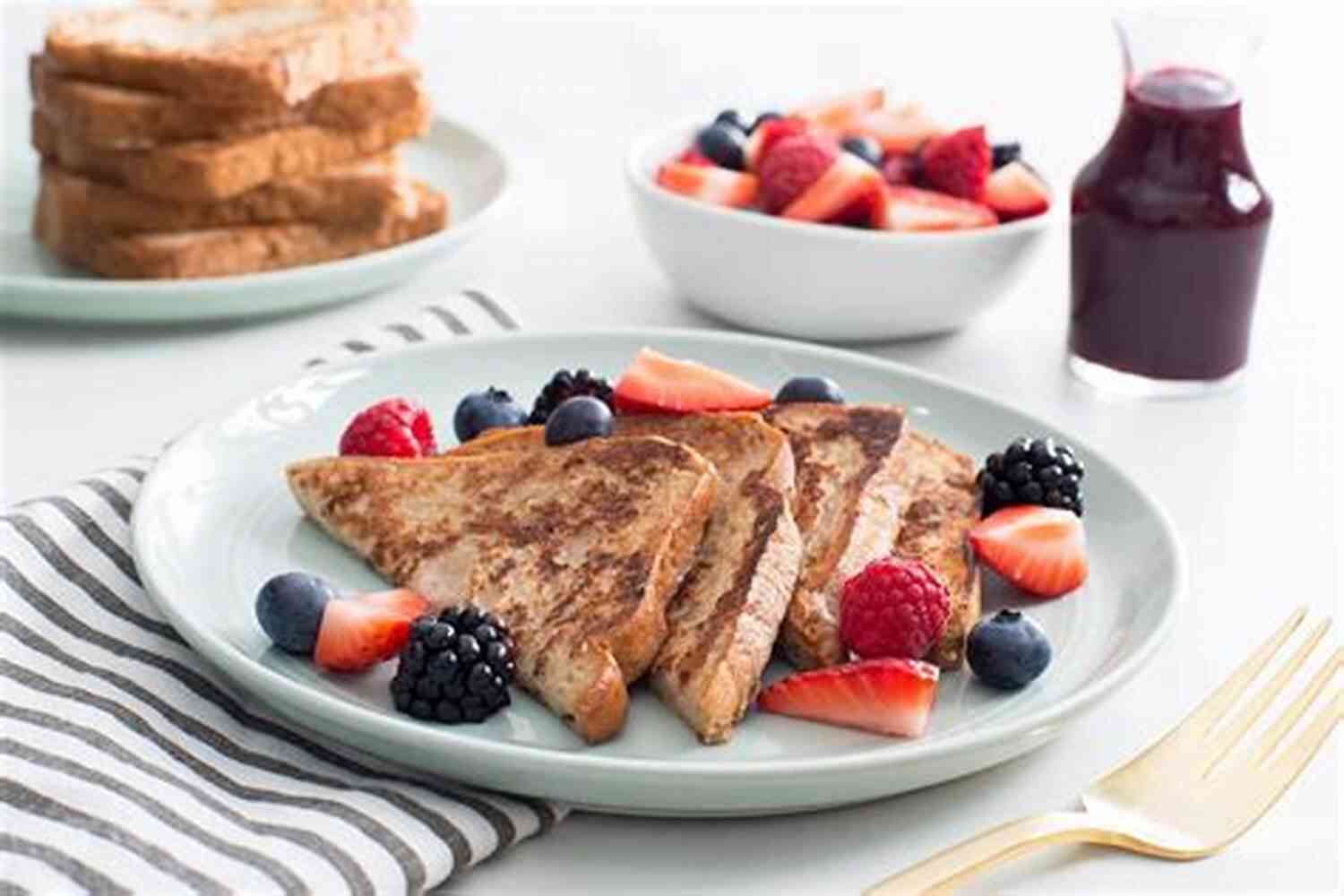 Cinnamon French Toast With Fresh Berries Breakfast Cookbook For Beginners: Easy Delicious Breakfast Ideas Breakfast Recipes