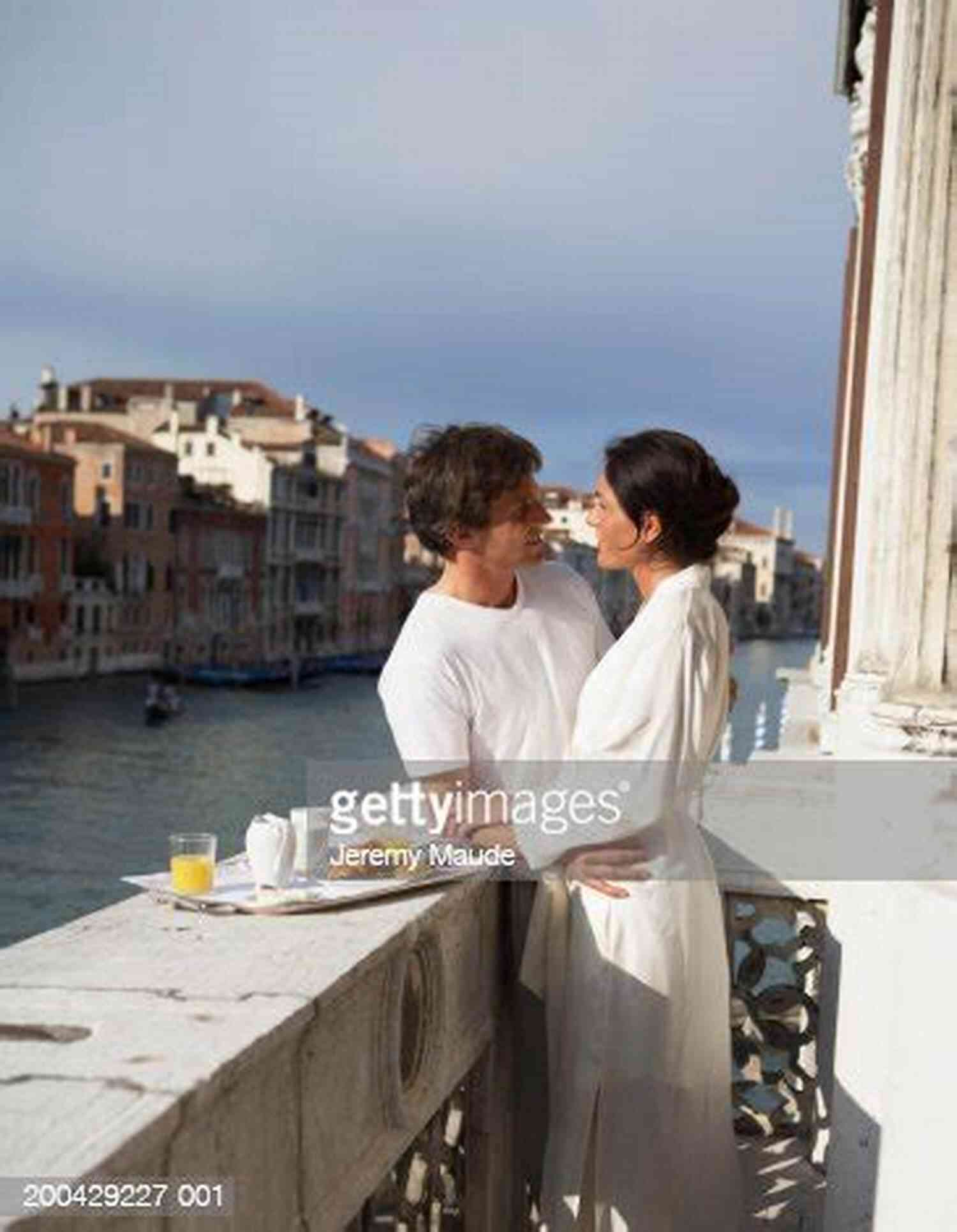 Image Of Passionate Couple Embracing On An Italian Balcony Lorenzo: A Steamy Romance (Books 1 To 5) (Italian Lovers Collection 2)