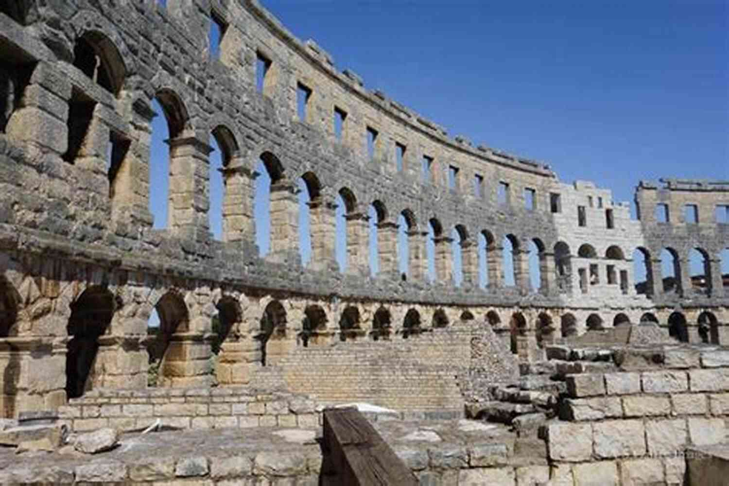 Ruins Of A Roman Amphitheater In The Balkan Peninsula The Balkans: A Captivating Guide To The History Of The Balkan Peninsula Starting From Classical Antiquity Through The Middle Ages To The Modern Period