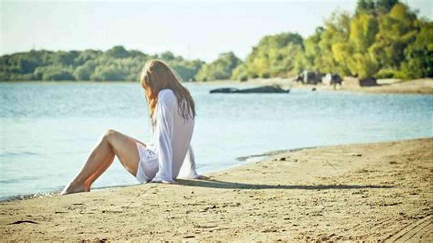Young Woman Enjoying Life On A Sunny Beach 12 Simple Behaviors That You Should Do Every Day: Simple Habits To Take Control Of Yourself To Enjoy Your Life